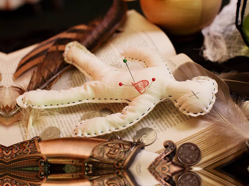 Как сделать белый приворот без последствий с помощью обряда от ведуньи в Изумруде